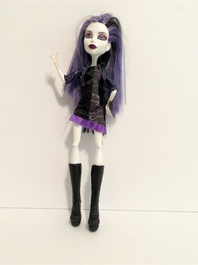 Monster High Spectra Vondergeist Doll Mattel 2012